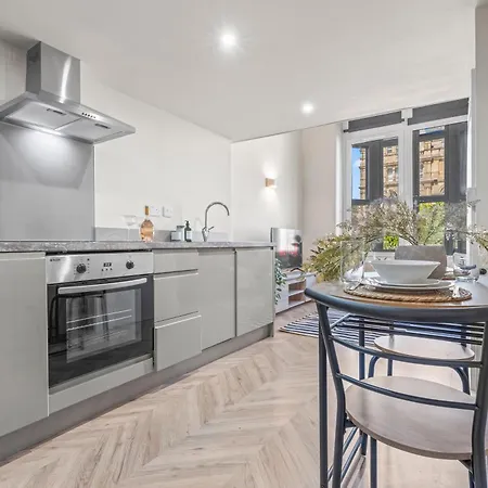 Centre Split Level Loft With Fast Wifi * Leeds (West Yorkshire)