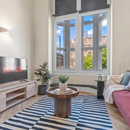 Centre Split Level Loft With Fast Wifi Apartment *