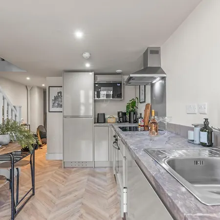 Apartment Centre Split Level Loft With Fast Wifi *