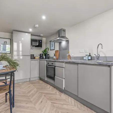 Apartment Centre Split Level Loft With Fast Wifi *