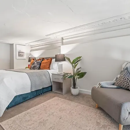 Centre Split Level Loft With Fast Wifi Apartment *